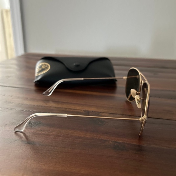 Ray-Ban Aviator Polarized Sunglasses 🕶️ - Picture 3 of 7